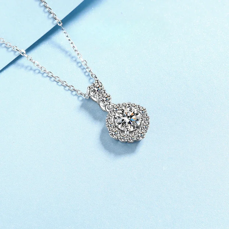 Original PT950 Platinum Chain Pendant GRA Real 1CT Luxury Round Moissanite Diamond Necklace for Women Wedding Fine Gift Jewelry
Original PT950 Platinum Chain Pendant GRA Real 1CT Luxury Round Moissanite Diamond Necklace for Women Wedding Fine Gift Jewelry