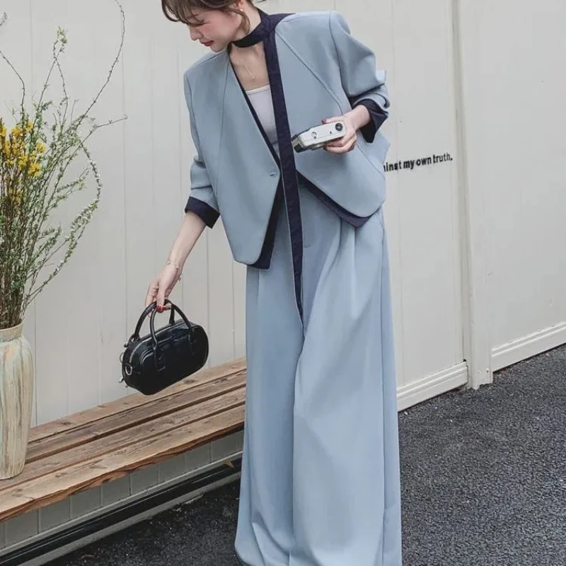 Синий костюм контрастного цвета с вышивкой, женский весенне-осенний комплект 2024, новые популярные широкие брюки для пригородных поездок, комплект из двух предметов
Синий костюм контрастного цвета с вышивкой, женский весенне-осенний комплект 2024, новые популярные широкие брюки для пригородных поездок, комплект из двух предметов