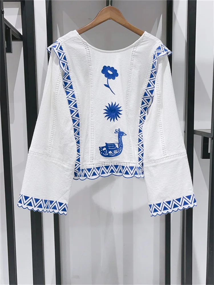 100% Cotton Women Flare Sleeve Shirts Embroidered Lace Round Neck Vintage Blouse Two Ways Wear Autumn Winter 2024
100% Cotton Women Flare Sleeve Shirts Embroidered Lace Round Neck Vintage Blouse Two Ways Wear Autumn Winter 2024