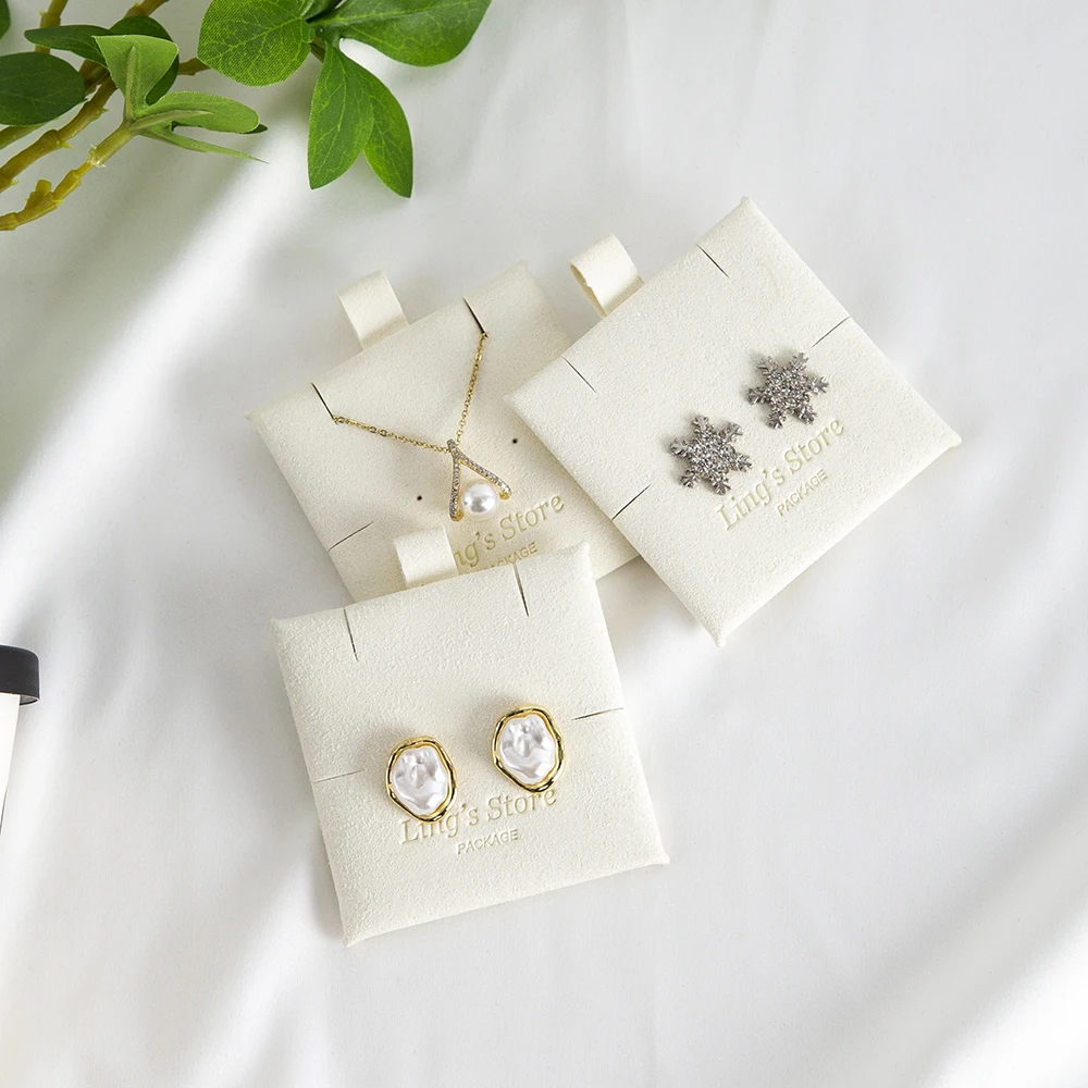 100 шт. белых микрофибровых подушечек для хранения серег и ожерелий с индивидуальным логотипом, для демонстрации ювелирных изделий, для упаковки колец, для DIY-упаковки украшений, для ювелирных коробок и сумок
100 шт. белых микрофибровых подушечек для хранения серег и ожерелий с индивидуальным логотипом, для демонстрации ювелирных изделий, для упаковки колец, для DIY-упаковки украшений, для ювелирных коробок и сумок