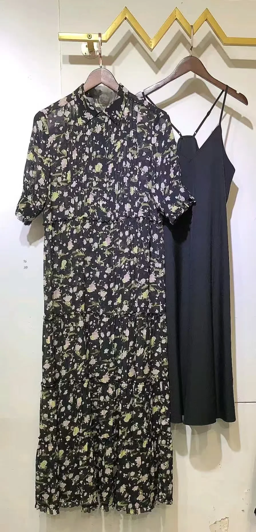 2025 new fashionable printed temperament commuting waist cinched long sleeved dress
2025 new fashionable printed temperament commuting waist cinched long sleeved dress