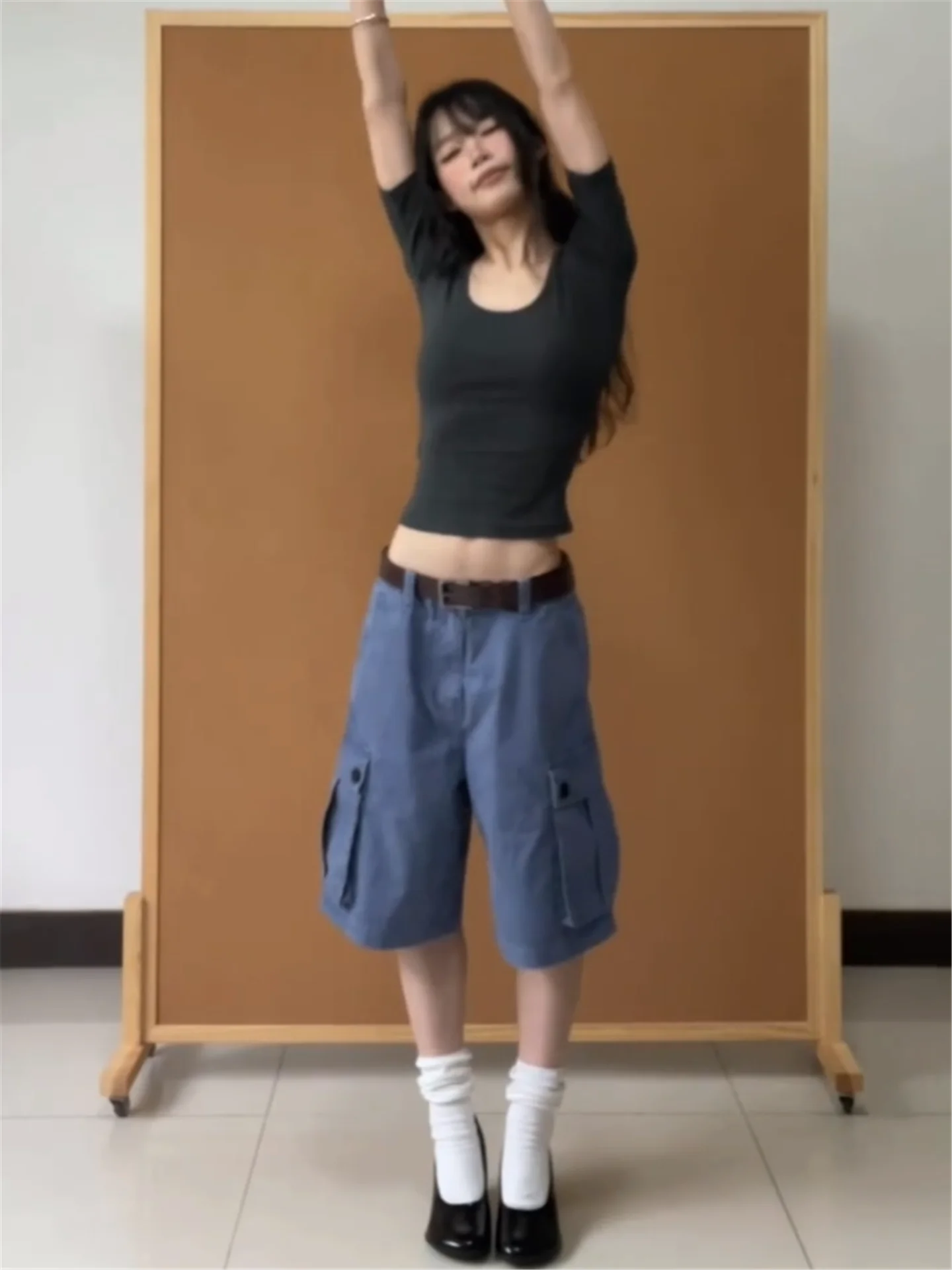 Vintage American High Street Five Pocketed Workwear Denim Jeans Women Summer Loose Slimming Multi Pocketed mid Waist Trousers
Vintage American High Street Five Pocketed Workwear Denim Jeans Women Summer Loose Slimming Multi Pocketed mid Waist Trousers