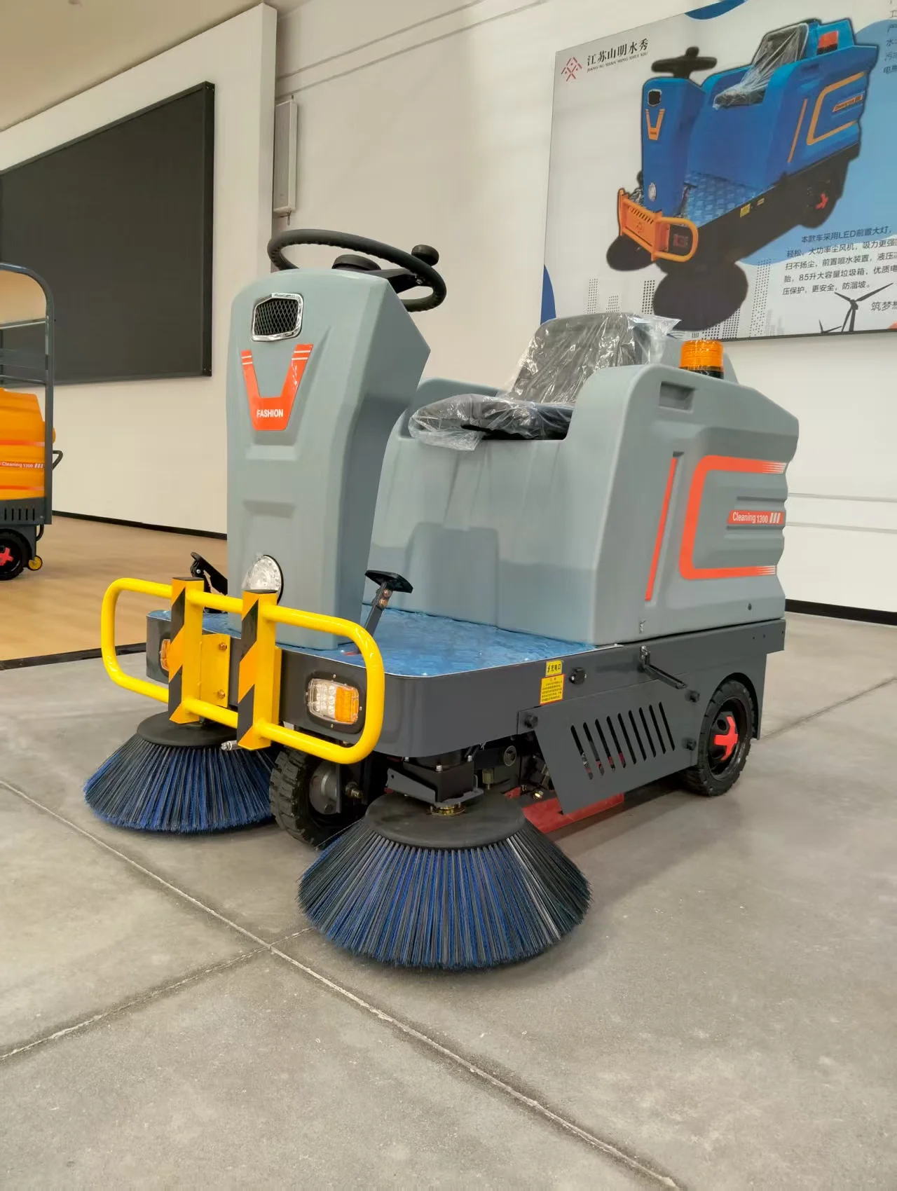 2025 Durable Automatic Riding Electric Road Sweeper Street Sweeper Factory Made in China
2025 Durable Automatic Riding Electric Road Sweeper Street Sweeper Factory Made in China
