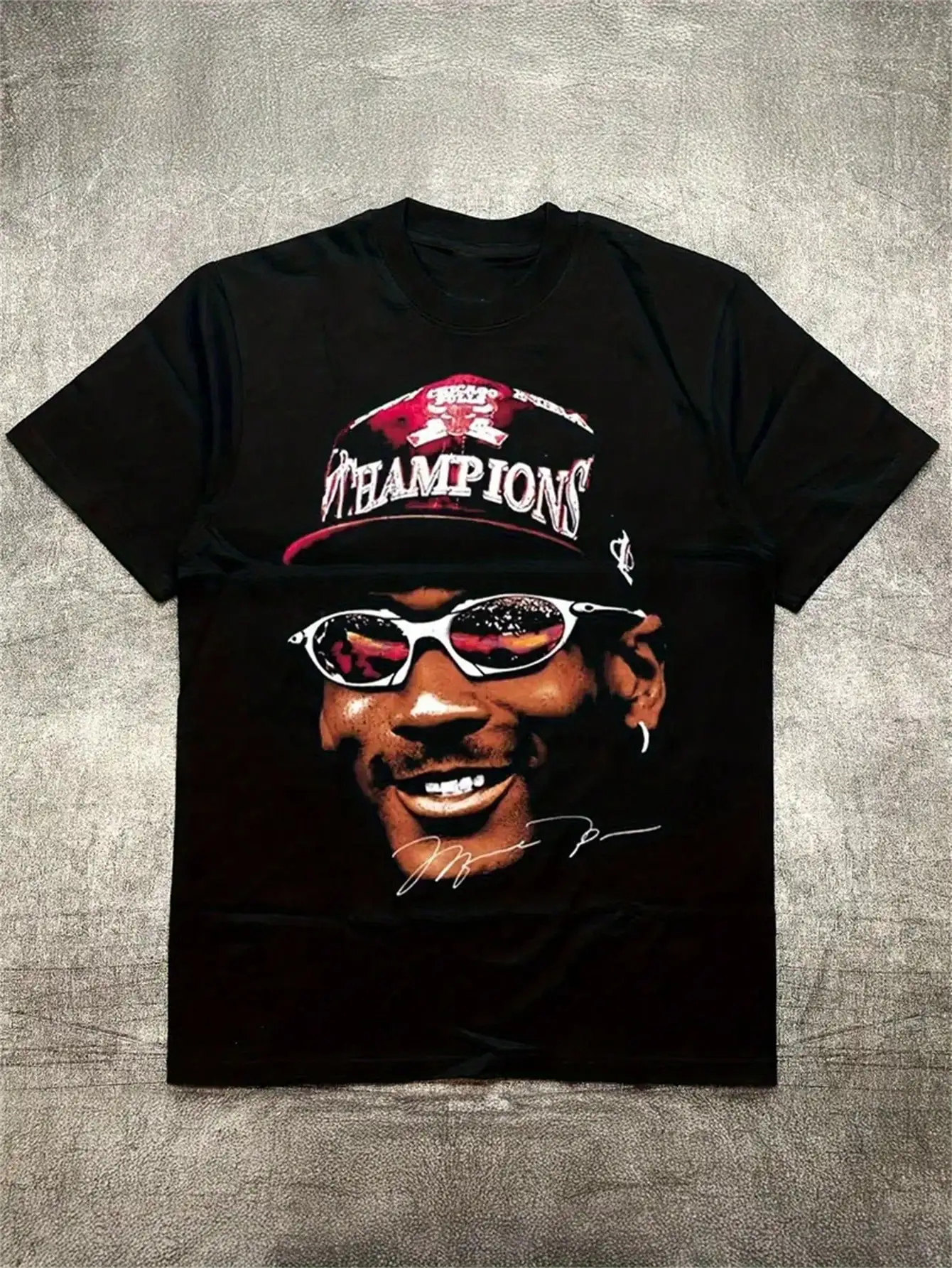 Men's Hip-Hop Champion Graphic T-Shirt - Black Casual Round Neck Short Sleeve Tee with Basketball Player Design, Regular Fit
Men's Hip-Hop Champion Graphic T-Shirt - Black Casual Round Neck Short Sleeve Tee with Basketball Player Design, Regular Fit