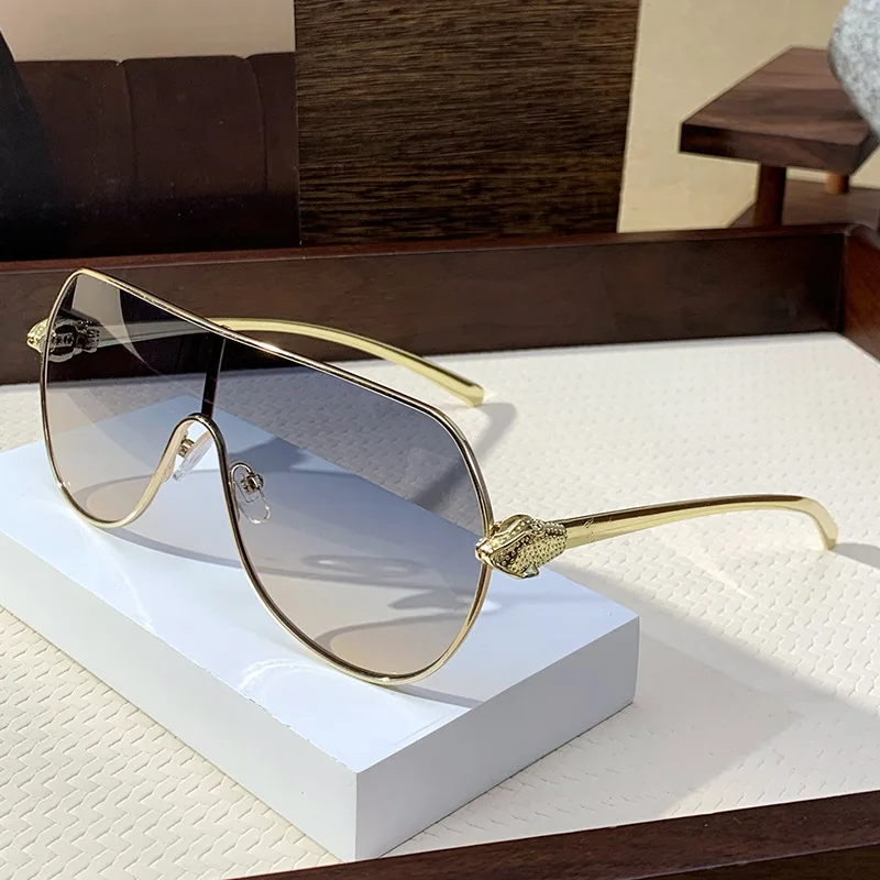 2025 Fashion Brand Luxury Design Sunglasses Men Vintage Oversized Outdoor Steampunk Shades Glasses Summer Travel Sunglasses
2025 Fashion Brand Luxury Design Sunglasses Men Vintage Oversized Outdoor Steampunk Shades Glasses Summer Travel Sunglasses