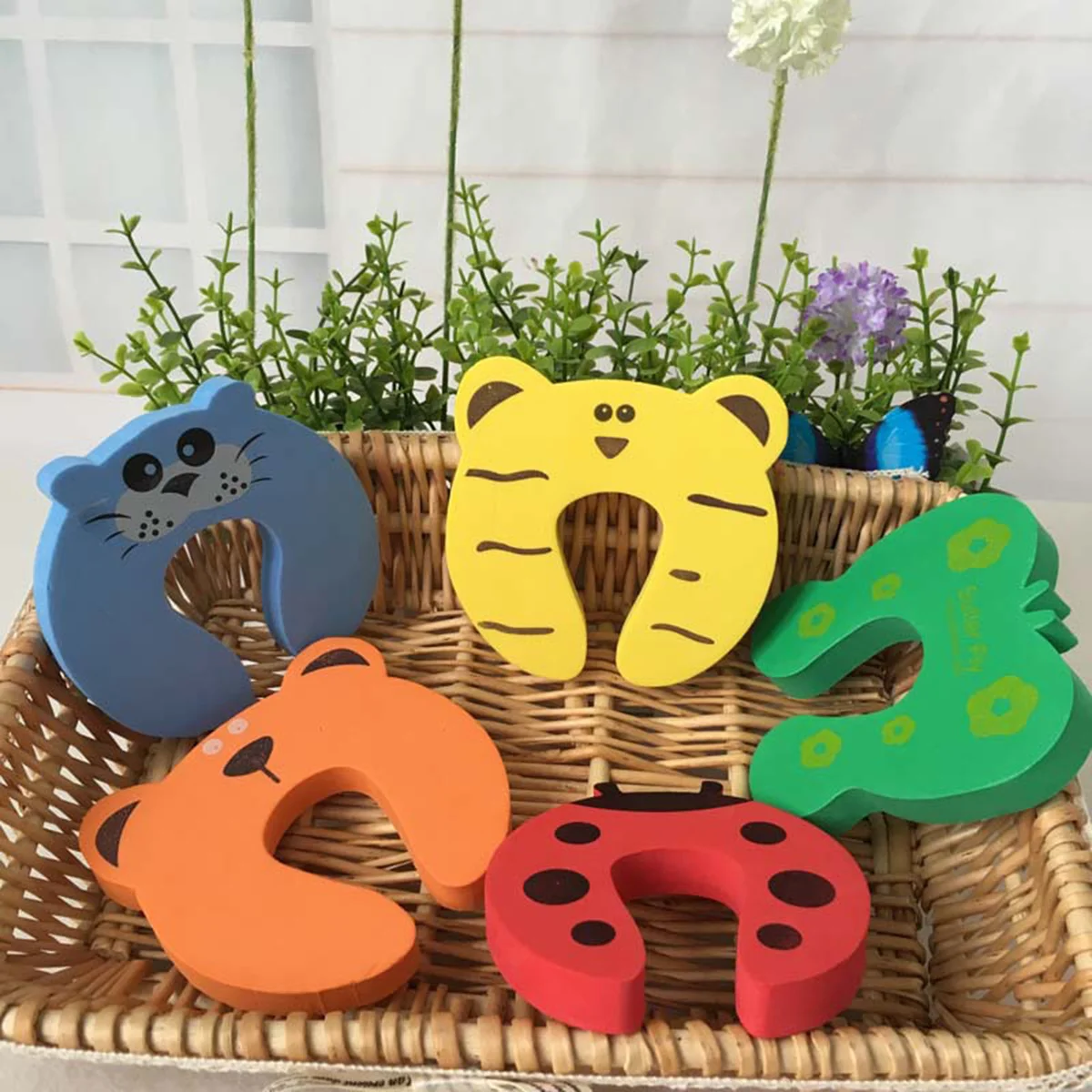 1Pcs Baby Kids Safety Finger Door Stopper Cartoon Animal Protector Prevent Pinch Injuries Anti Slam Door Guard
1Pcs Baby Kids Safety Finger Door Stopper Cartoon Animal Protector Prevent Pinch Injuries Anti Slam Door Guard