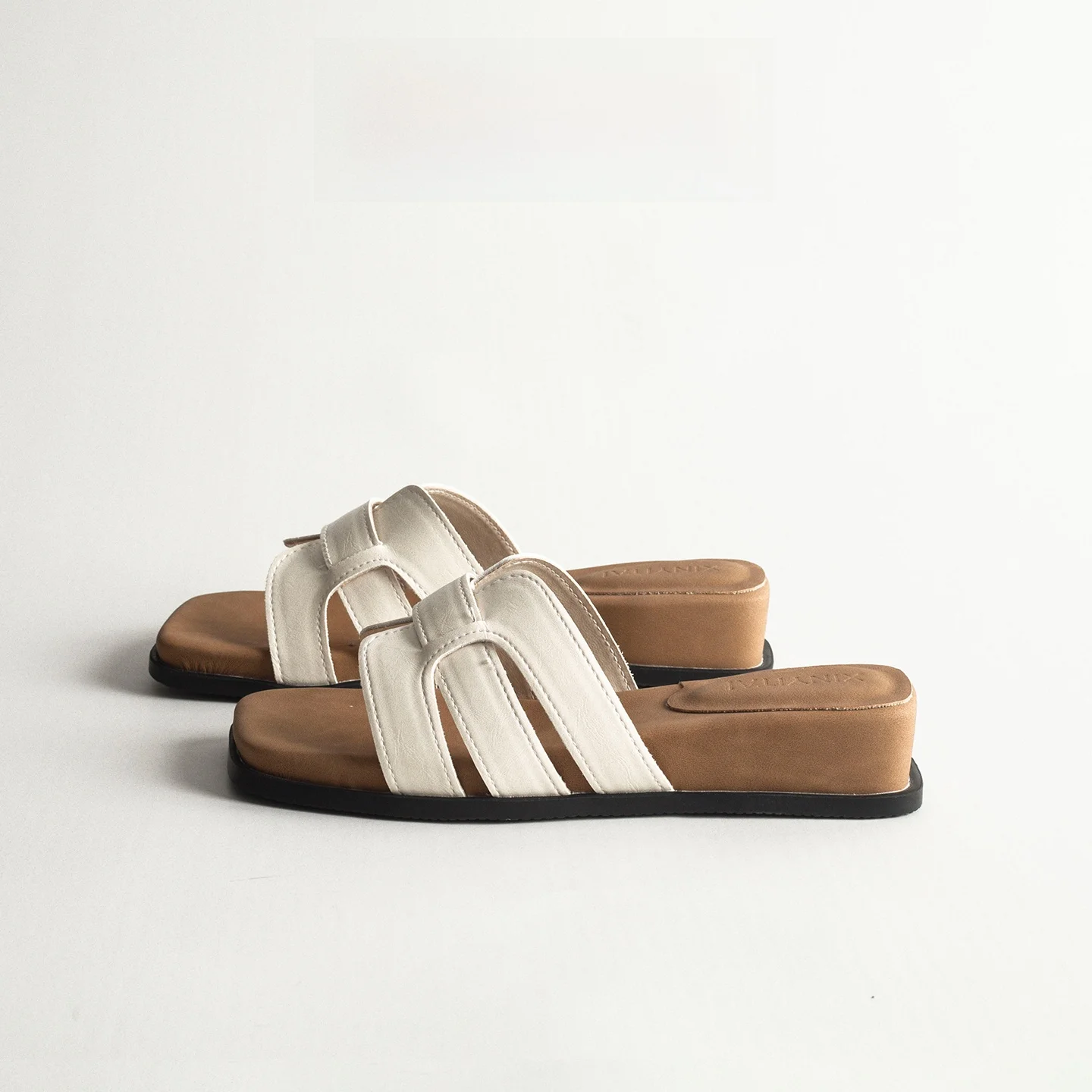 Leather Thick Heel Sandals Women's Summer Outdoor Wear Comfortable Beach Vacation Style Square Head Slippers Casual Style
Leather Thick Heel Sandals Women's Summer Outdoor Wear Comfortable Beach Vacation Style Square Head Slippers Casual Style