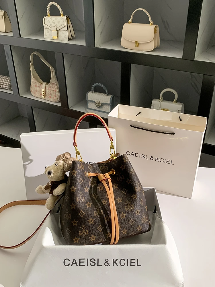 Faionable Buet Bag Women's Handbag Crossbody Retro Handle Casual Lo Bule Soft Leather Small Square Bag CAEISL&KCIEL
Faionable Buet Bag Women's Handbag Crossbody Retro Handle Casual Lo Bule Soft Leather Small Square Bag CAEISL&KCIEL