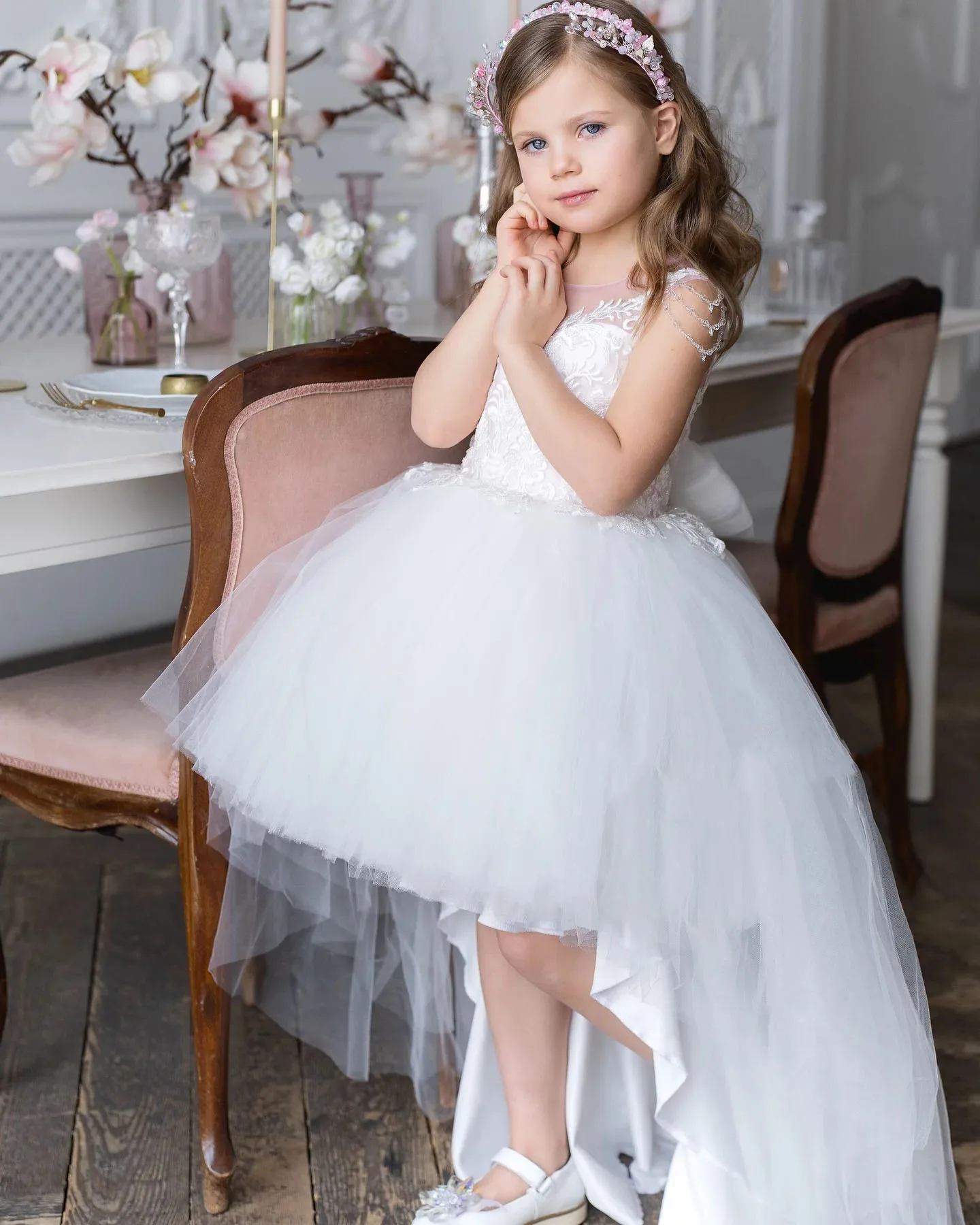 Customized White Flower Girl Dresses For Wedding Appliques Beaded Tulle Elegant Little Girl Birthday Party Formal Events Gown
Customized White Flower Girl Dresses For Wedding Appliques Beaded Tulle Elegant Little Girl Birthday Party Formal Events Gown