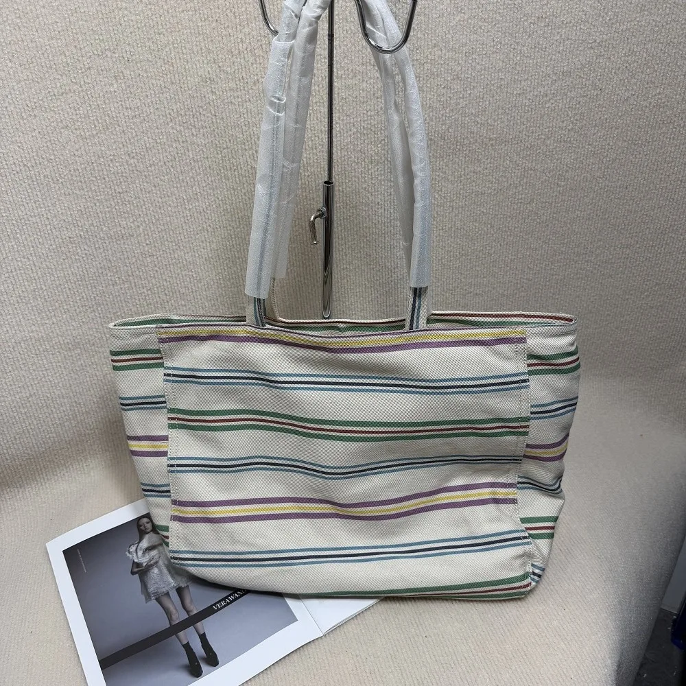 Large Capacity Striped Shoulder Bag Women's Loose Lazy Wind Tote Bag Trendy Fashion Two-sided Commuter Tote Unique Simple
Large Capacity Striped Shoulder Bag Women's Loose Lazy Wind Tote Bag Trendy Fashion Two-sided Commuter Tote Unique Simple