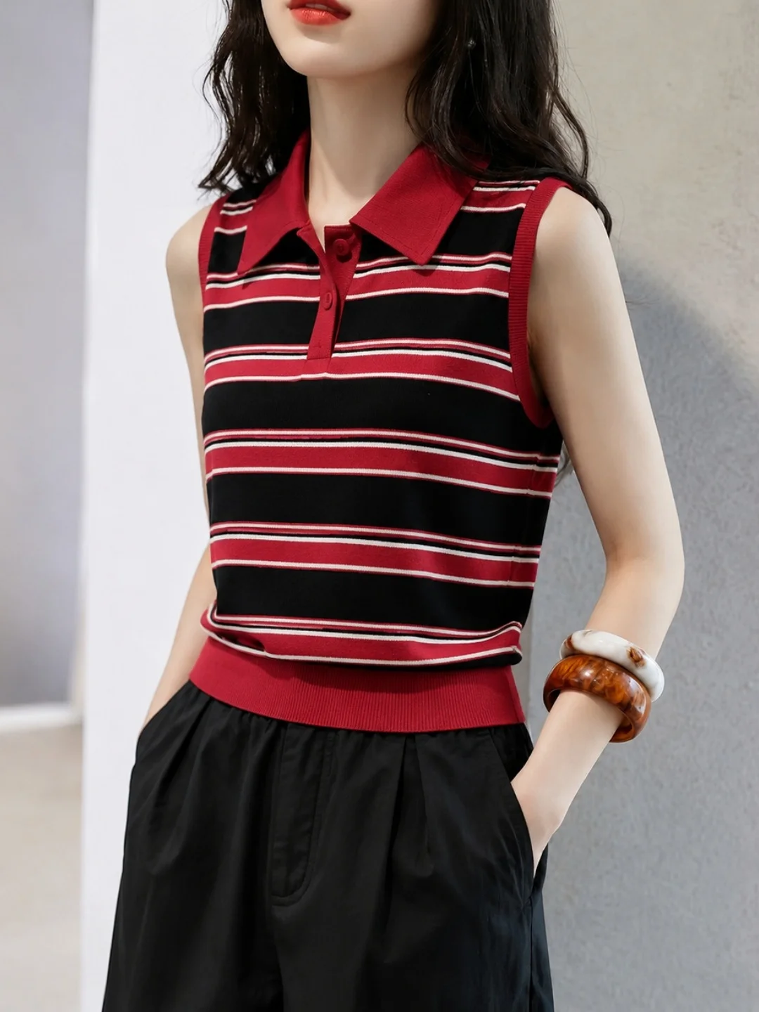 Summer Ice Silk Knitted Vest 2026 Trendy Collar Striped Color Block Design Korean Style Straight Cut Large Size Women Top
Summer Ice Silk Knitted Vest 2026 Trendy Collar Striped Color Block Design Korean Style Straight Cut Large Size Women Top