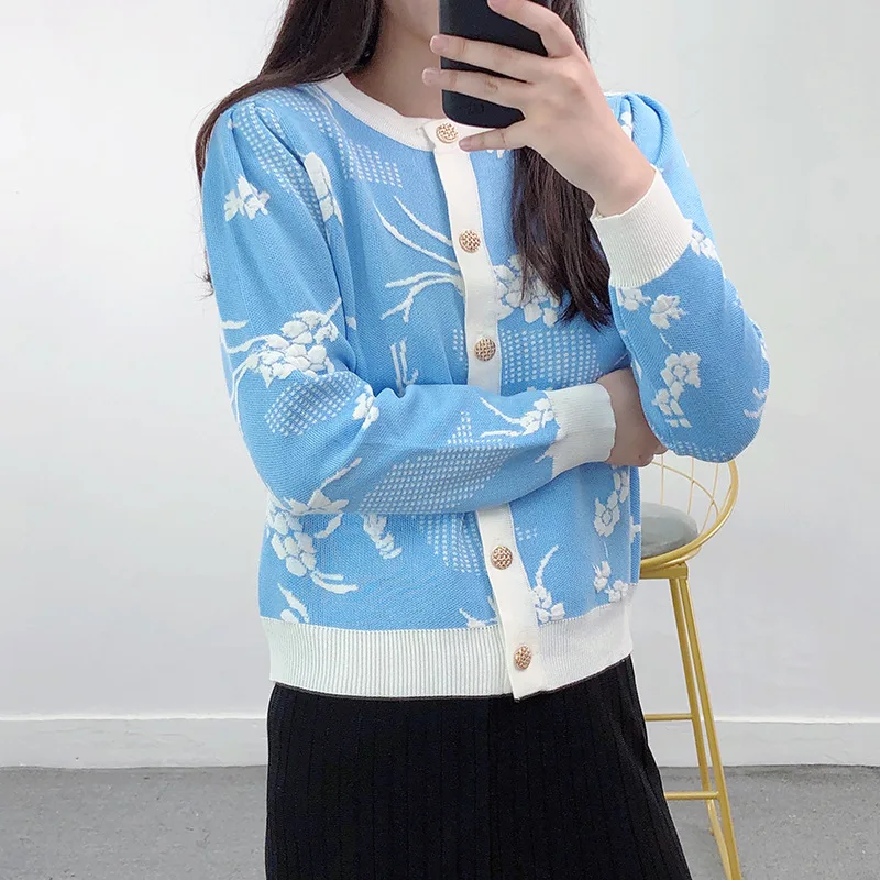 2025 Spring Autumn New Women's Cardigan Fashion Simple Fresh Needled Knit Sweater Embossed Knitted Coat in Apricot Blue Color
2025 Spring Autumn New Women's Cardigan Fashion Simple Fresh Needled Knit Sweater Embossed Knitted Coat in Apricot Blue Color