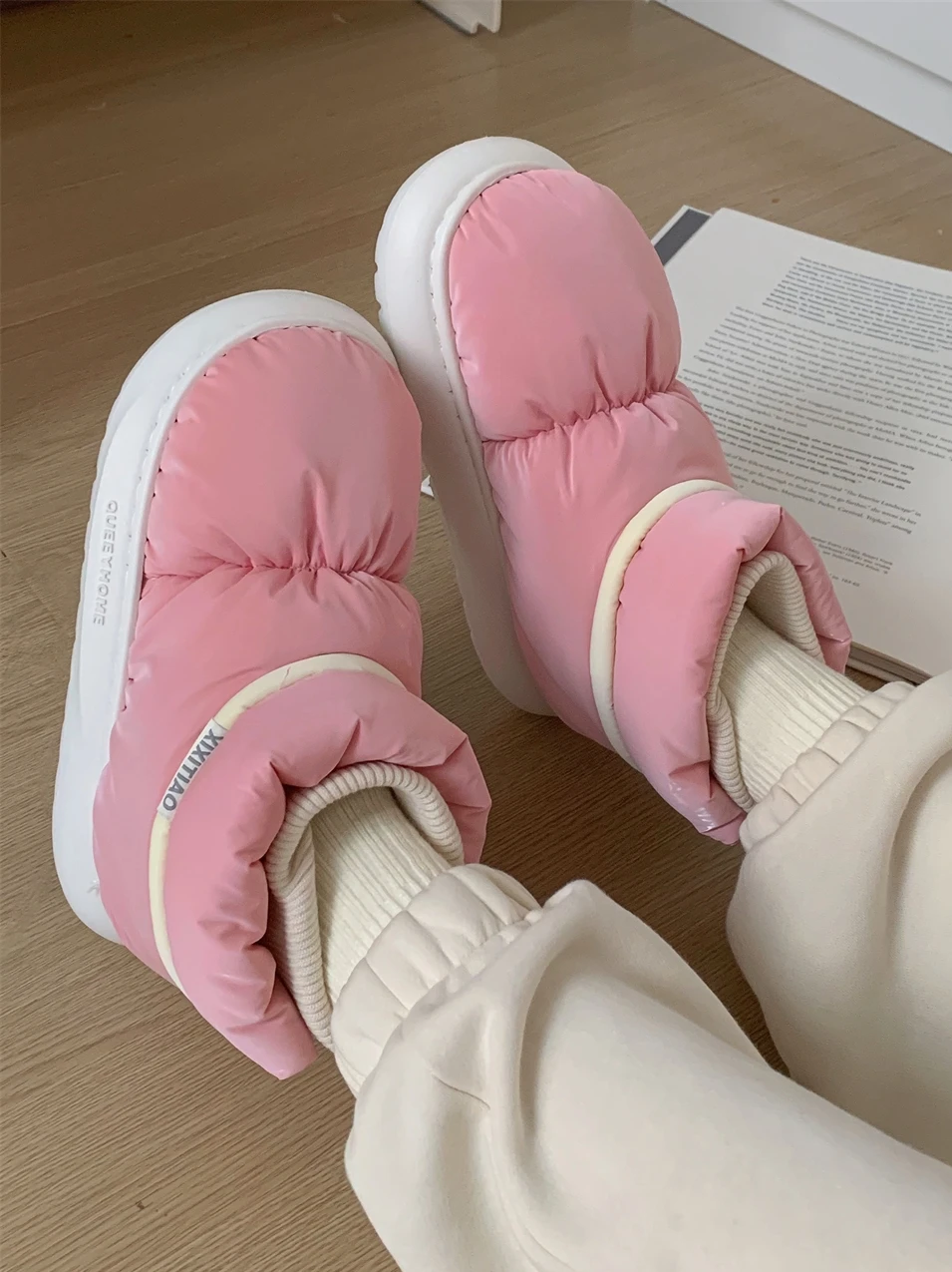 Women's Snow Boots Versatile Fashion Plush And Thick Insulation Waterproof Man Cotton Shoes Couple Winter Boots
Women's Snow Boots Versatile Fashion Plush And Thick Insulation Waterproof Man Cotton Shoes Couple Winter Boots
