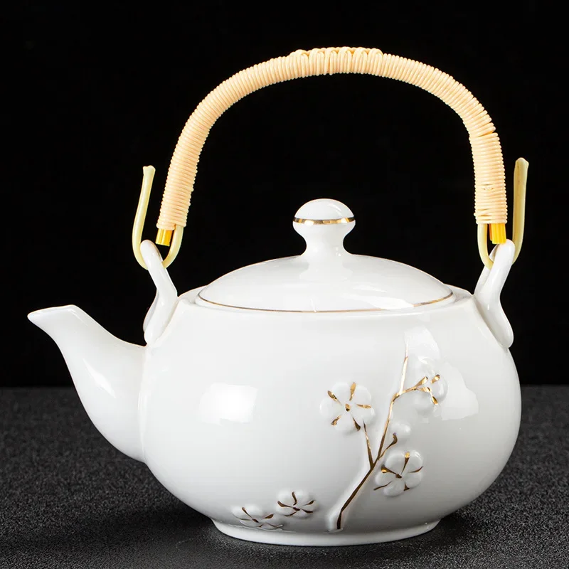 White porcelain painted teapot Ceramic lifting beam pot with filter screen Tea maker Chinese kungfu tea set Ceramic kettle 660ml
White porcelain painted teapot Ceramic lifting beam pot with filter screen Tea maker Chinese kungfu tea set Ceramic kettle 660ml