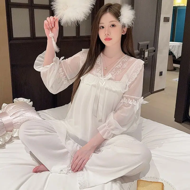 Spring and Autumn Women's Long-sleeved Thin Simple Sexy Loose V-neck Princess Style Sets, New Lace Sweet Pajamas with Chest Pads
Spring and Autumn Women's Long-sleeved Thin Simple Sexy Loose V-neck Princess Style Sets, New Lace Sweet Pajamas with Chest Pads