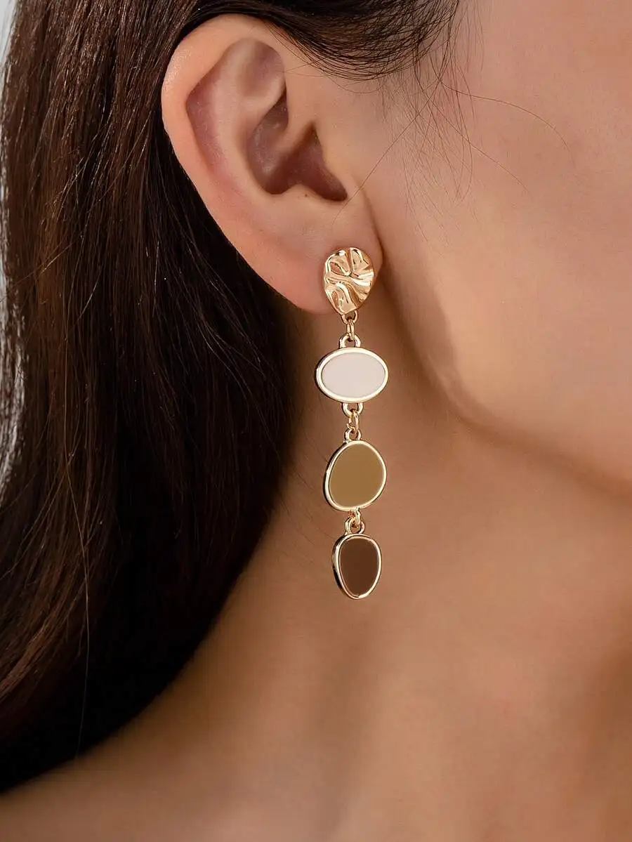 Minimalist Women Earrings Latest Design Lightweight Elegant Jewelry for Daily Wear
Minimalist Women Earrings Latest Design Lightweight Elegant Jewelry for Daily Wear