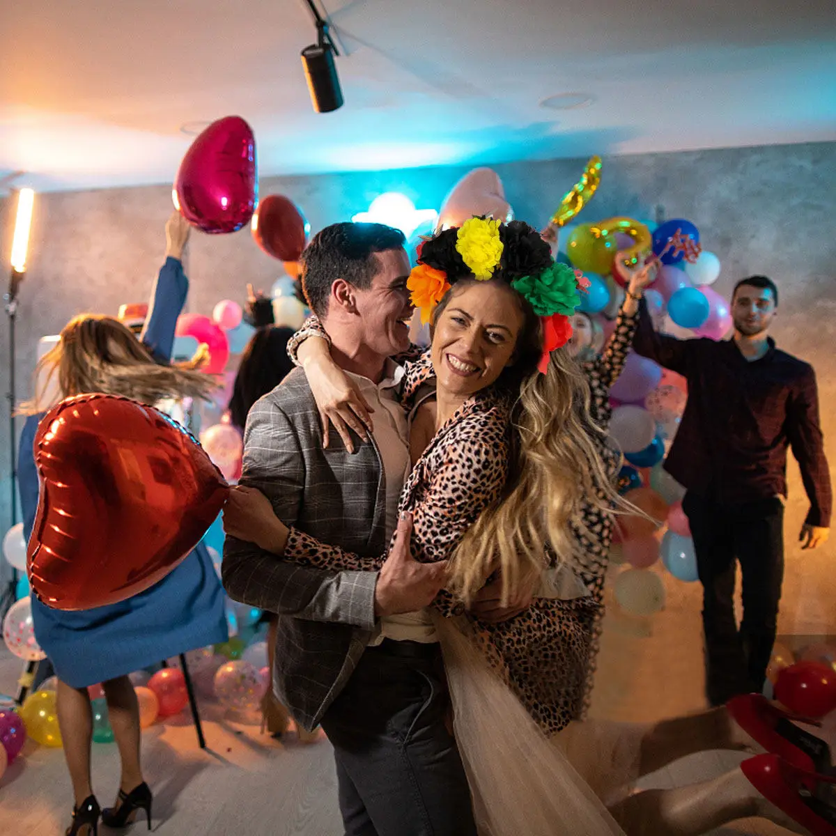 Fashion Flower Headband with Imitated Roses Elegant Headpiece for Holiday Party Wear Women Headband Fancy Dress Decoration
Fashion Flower Headband with Imitated Roses Elegant Headpiece for Holiday Party Wear Women Headband Fancy Dress Decoration