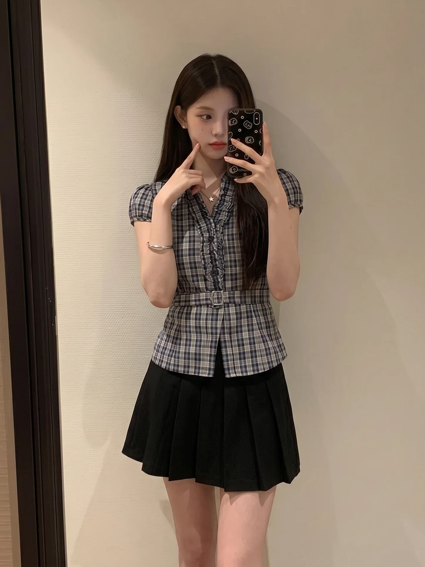 Retro Academic Style Short Sleeve Shirt Women's Slim Fit Waist Cinched Plaid Print Summer Top with Wood Grain Ruffle Design
Retro Academic Style Short Sleeve Shirt Women's Slim Fit Waist Cinched Plaid Print Summer Top with Wood Grain Ruffle Design