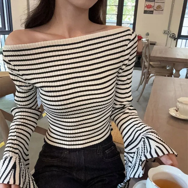 Slash Neck Striped Knitted T-shirt Spring Autumn Elegant Slim Female Clothing Fashion Flare Sleeve Korean Long Sleeve Pullovers
Slash Neck Striped Knitted T-shirt Spring Autumn Elegant Slim Female Clothing Fashion Flare Sleeve Korean Long Sleeve Pullovers