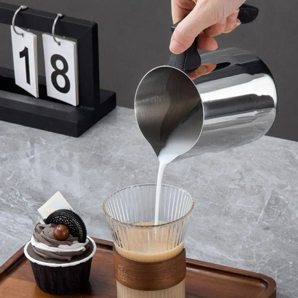 Stainless Steel Milk Frother Jug Anti-scalding Handle 350/600/1000ML Latte Coffee Cup Pointed Diversion Port with Scale
Stainless Steel Milk Frother Jug Anti-scalding Handle 350/600/1000ML Latte Coffee Cup Pointed Diversion Port with Scale