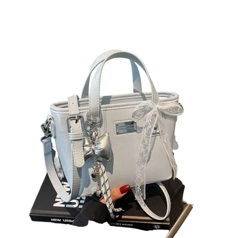 2026 New Premium Women's Handbag Shoulder Bag Fashion Messenger Bag Versatile Popular Commuter Portable Bucket Bag High Value
2026 New Premium Women's Handbag Shoulder Bag Fashion Messenger Bag Versatile Popular Commuter Portable Bucket Bag High Value