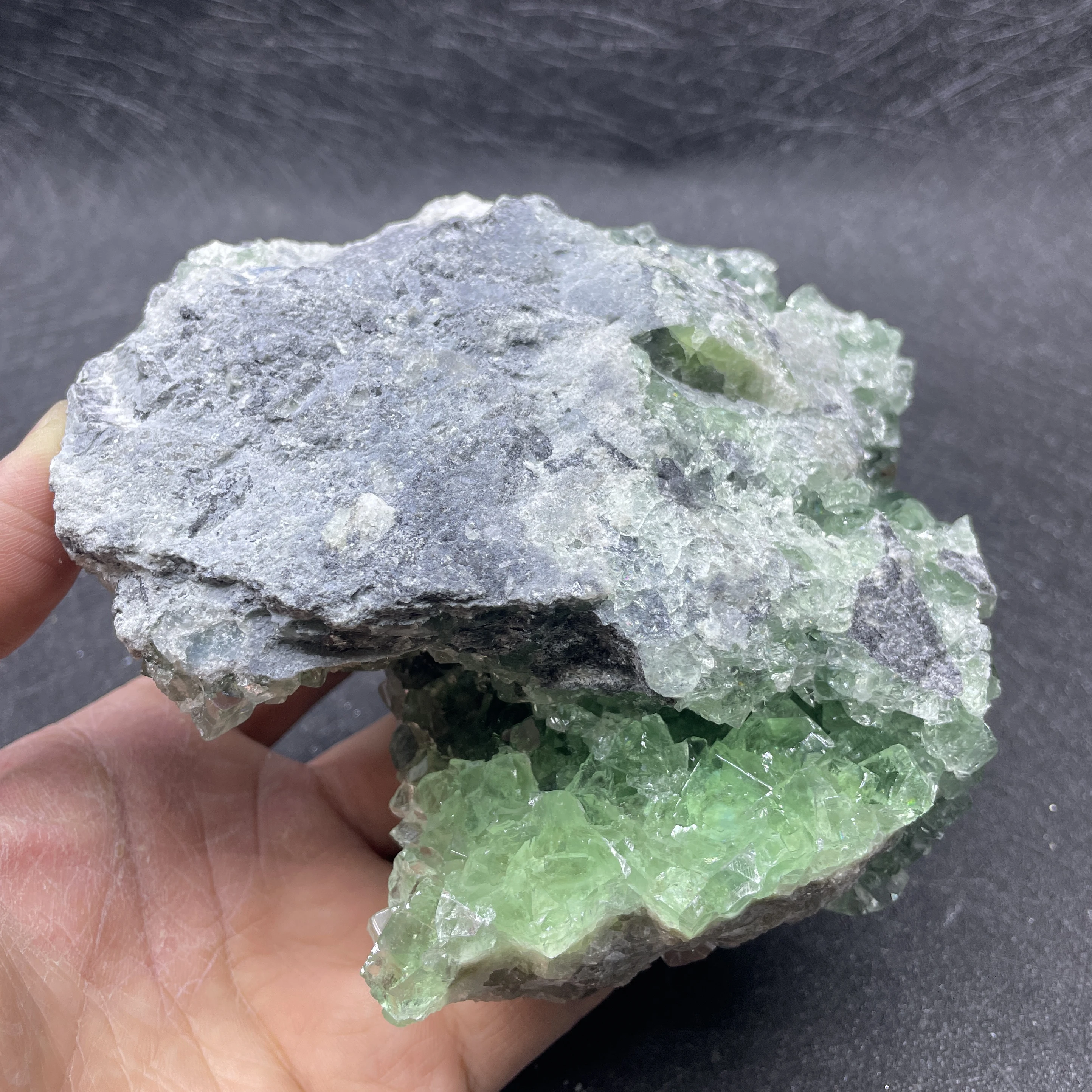 866g Natural Raw Stone Green Fluorite Crystal Cluster Zhejiang Xianghualing Mineral Specimen Quartz Rock Decoration Gift Healing
866g Natural Raw Stone Green Fluorite Crystal Cluster Zhejiang Xianghualing Mineral Specimen Quartz Rock Decoration Gift Healing