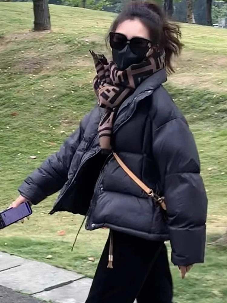 Новая женская зимняя легкая теплая куртка из хлопка, корейский свободный крой, маленький размер, хит продаж, верхняя одежда
Новая женская зимняя легкая теплая куртка из хлопка, корейский свободный крой, маленький размер, хит продаж, верхняя одежда