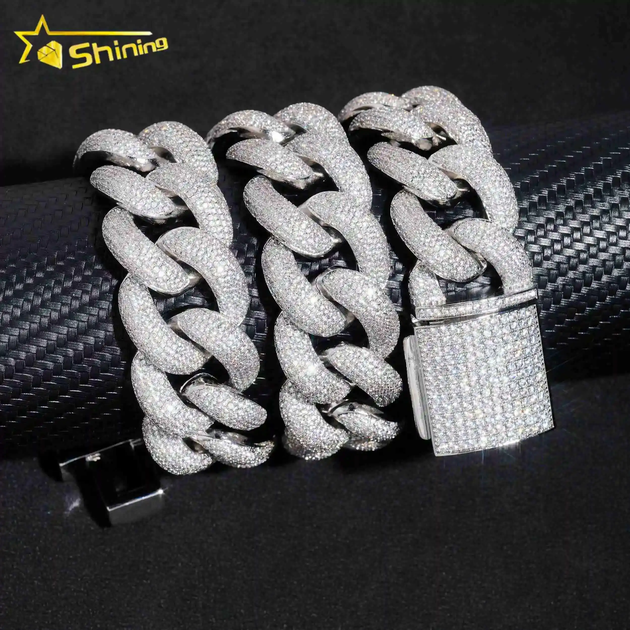 Hot Selling Big Size Iced Out Hip Hop Cuban Link Necklace 25MM Width Brass CZ Diamond Cuban Link Chain for Men
Hot Selling Big Size Iced Out Hip Hop Cuban Link Necklace 25MM Width Brass CZ Diamond Cuban Link Chain for Men