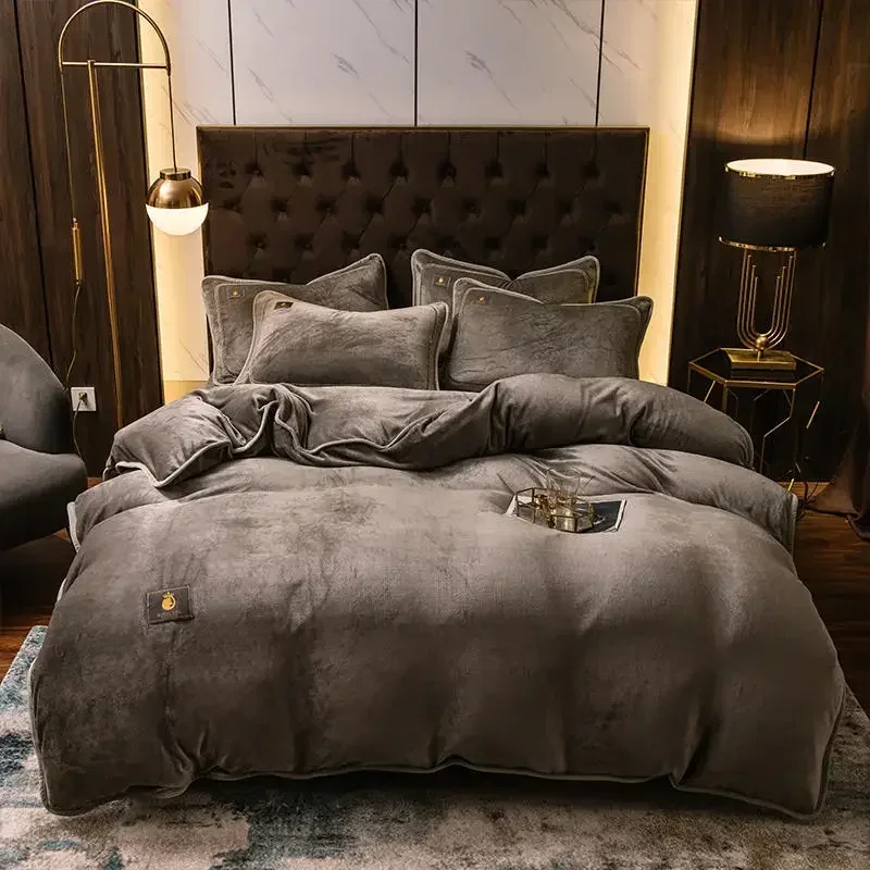Midune Solid Milk Velvet Black Gold Series Bedding Sets Stripe Duvet Cover Flat Fitted Sheet Pillowcase winter warm bed Queen
Midune Solid Milk Velvet Black Gold Series Bedding Sets Stripe Duvet Cover Flat Fitted Sheet Pillowcase winter warm bed Queen