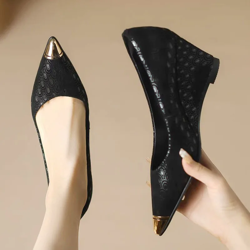 Metallic Pointed Toe Slope Heel Women's Shoes Fashionable Black High Heel Single Shoes Slip-On Casual Style Leather Upgraded
Metallic Pointed Toe Slope Heel Women's Shoes Fashionable Black High Heel Single Shoes Slip-On Casual Style Leather Upgraded