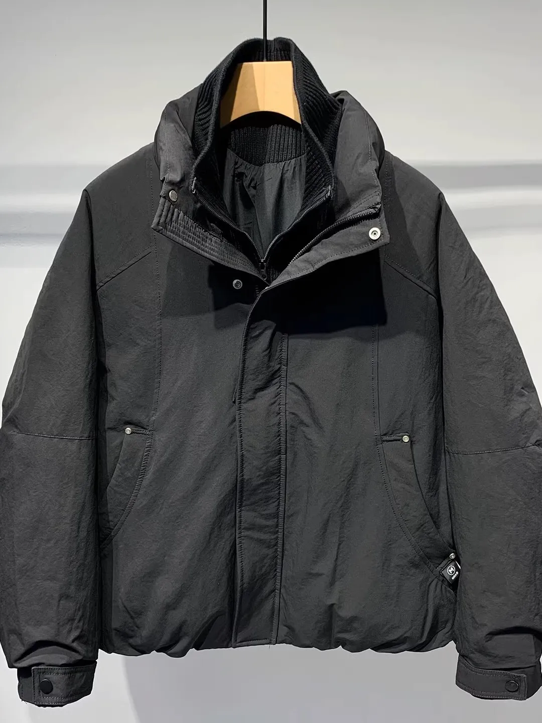 Мужская хлопковая куртка свободного кроя с воротником-стойкой в американском стиле, черная, теплая верхняя одежда для молодежи, модная, осенне-зимняя, новинка
Мужская хлопковая куртка свободного кроя с воротником-стойкой в американском стиле, черная, теплая верхняя одежда для молодежи, модная, осенне-зимняя, новинка