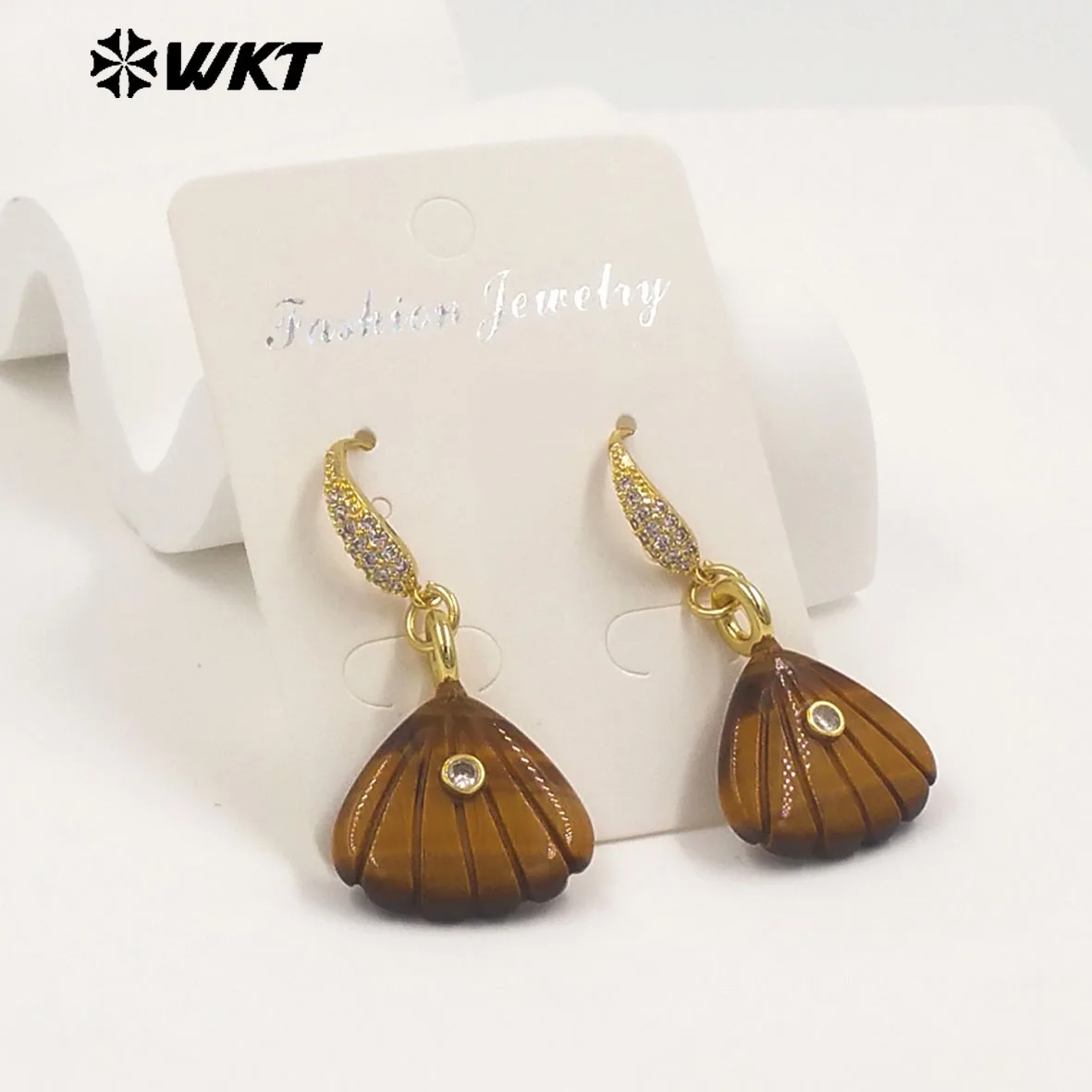 WT-E820 Wonderful Exquisite Natural Gemstones Carved Shell Shape Gold Little Earrings For Women Summer Vacation Wearing
WT-E820 Wonderful Exquisite Natural Gemstones Carved Shell Shape Gold Little Earrings For Women Summer Vacation Wearing