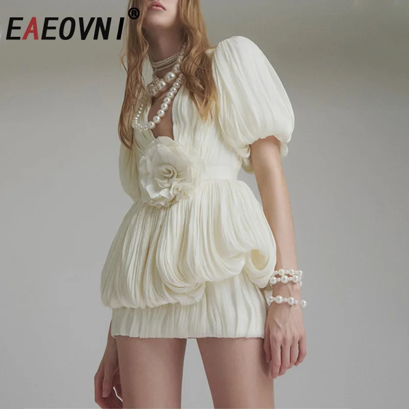 EAEOVNI Fashion Pleated Mini Dress Women V Neck Puff Sleeve 3D Floral Gathered Waist Dresses Elegant 2025 New Clothing 1A1227
EAEOVNI Fashion Pleated Mini Dress Women V Neck Puff Sleeve 3D Floral Gathered Waist Dresses Elegant 2025 New Clothing 1A1227
