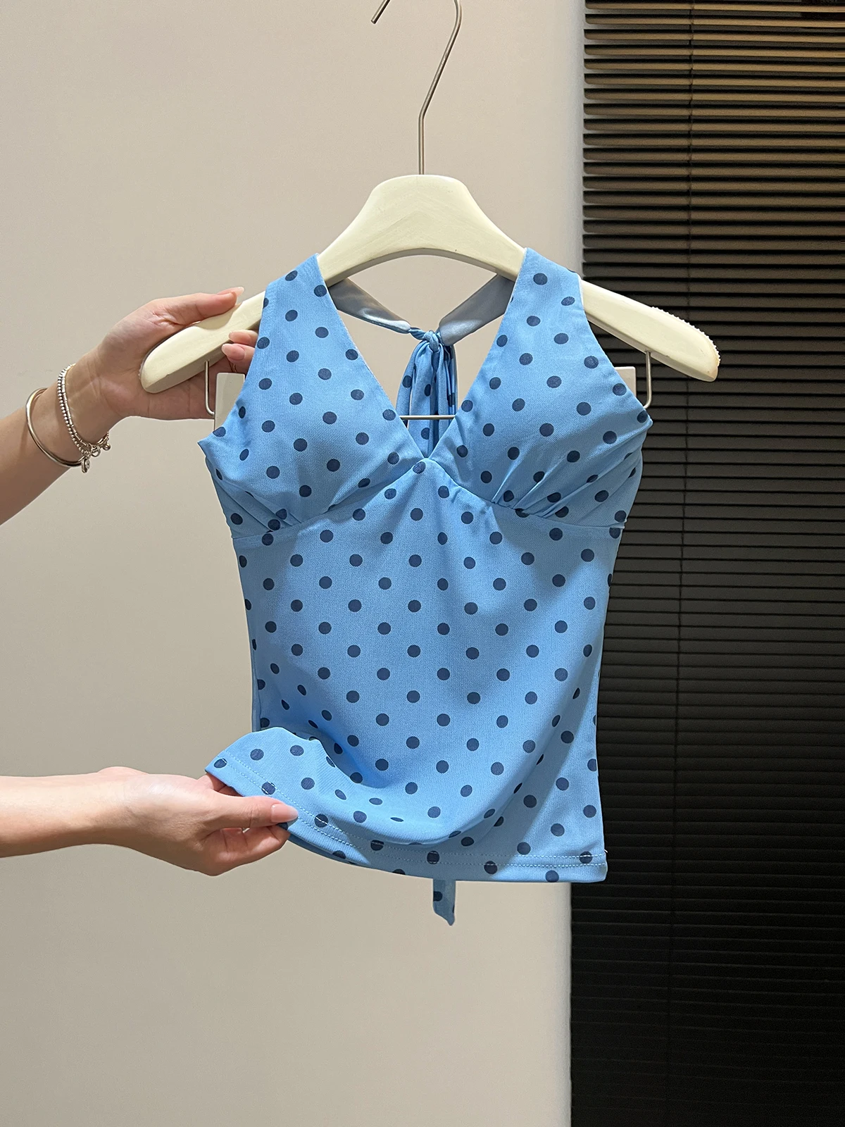 Blue Polka Dot V-Neck Strapless Tank Top Women's Summer Style Exposure Back Clothes Korean Version Slimming Commute
Blue Polka Dot V-Neck Strapless Tank Top Women's Summer Style Exposure Back Clothes Korean Version Slimming Commute