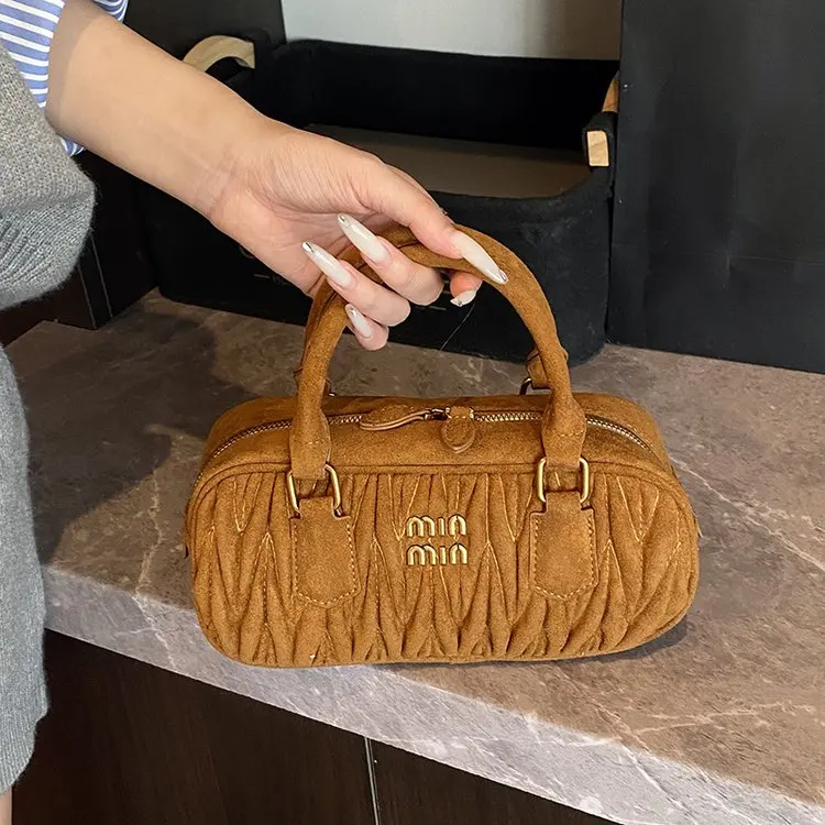 Простые дизайнерские сумки для подгузников премиум-класса для женщин, минималистичная кожаная сумка через плечо, элегантная сумка для поездок на работу, модная сумка-тоут, винтажная сумка.
Простые дизайнерские сумки для подгузников премиум-класса для женщин, минималистичная кожаная сумка через плечо, элегантная сумка для поездок на работу, модная сумка-тоут, винтажная сумка.