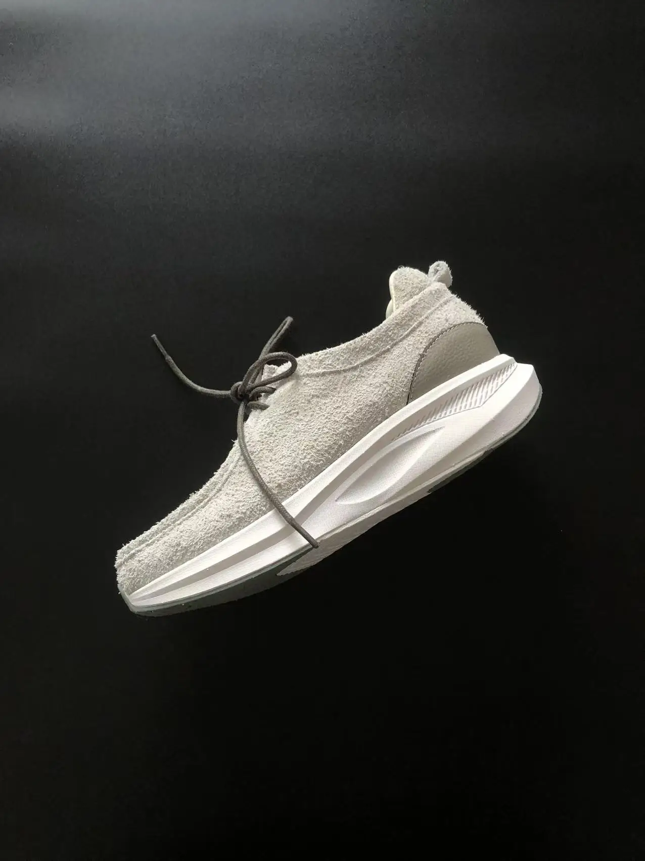 Casual Outdoor Thick Bottom Sports Shoes for Men Running Shoes Fashionable Style Commuting Leisure Kangaroo Shoes Breathable
Casual Outdoor Thick Bottom Sports Shoes for Men Running Shoes Fashionable Style Commuting Leisure Kangaroo Shoes Breathable