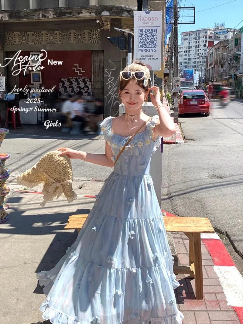 2025new womens dress fashion temperament blue long chiffon print small fly sleeve halter dress French sweet show thin gift dress
2025new womens dress fashion temperament blue long chiffon print small fly sleeve halter dress French sweet show thin gift dress