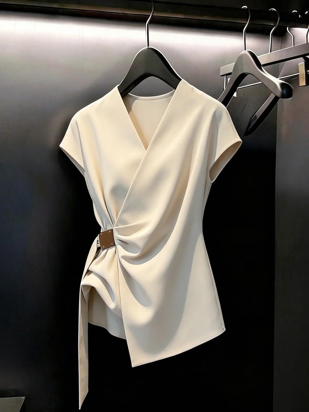 Slimming Short Sleeve V-Neck Commute Top Women's Fashion Summer 2026 Poetic Lin Korean Style Regular Fit Color
Slimming Short Sleeve V-Neck Commute Top Women's Fashion Summer 2026 Poetic Lin Korean Style Regular Fit Color