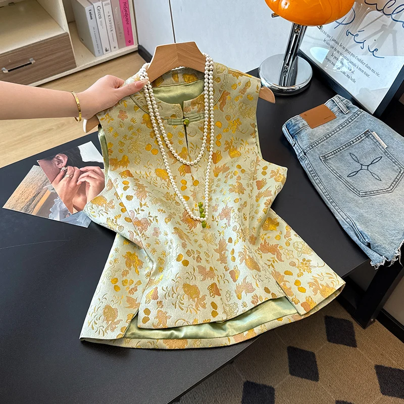 New Chinese Style Small round Neck Hanfu Embroidered Buttoned Vest Embroidered Silk Brocade Gold Weave Shoulder Pad Top
New Chinese Style Small round Neck Hanfu Embroidered Buttoned Vest Embroidered Silk Brocade Gold Weave Shoulder Pad Top