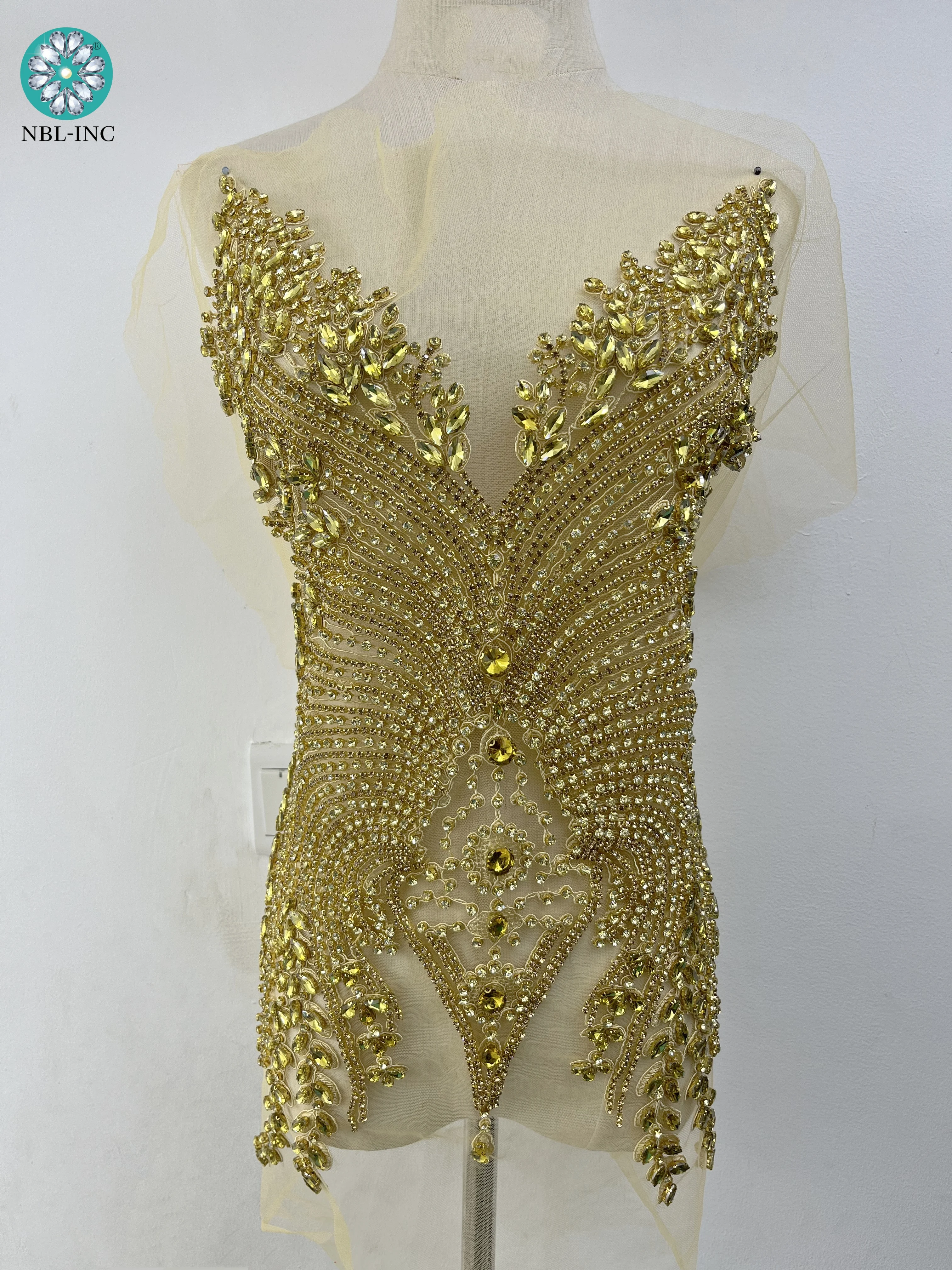 (1PC) Luxury multi-color crystal rhinstone bodice applique patch hand sewn for evening prom dress WDD1413
(1PC) Luxury multi-color crystal rhinstone bodice applique patch hand sewn for evening prom dress WDD1413