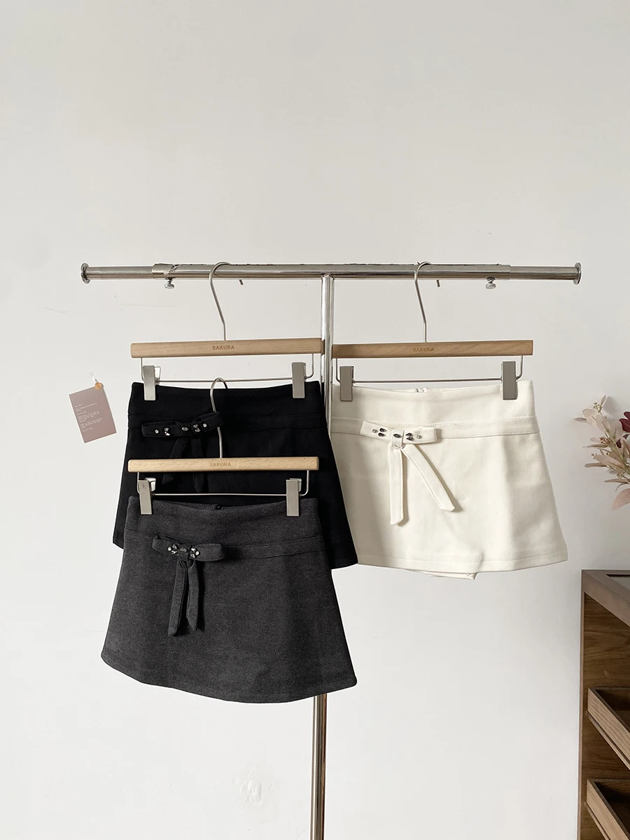 Женская осенне-зимняя элегантная шерстяная короткая юбка трапециевидной формы с бантом, женская однотонная тонкая мини-юбка с низкой талией
Женская осенне-зимняя элегантная шерстяная короткая юбка трапециевидной формы с бантом, женская однотонная тонкая мини-юбка с низкой талией