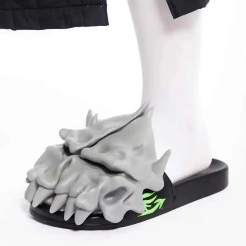 Gothic Punk Man Slippers Thick Sole Monster Head Black White New Youth Artist Concept Slippers Co Brand Krusu Slippers
Gothic Punk Man Slippers Thick Sole Monster Head Black White New Youth Artist Concept Slippers Co Brand Krusu Slippers