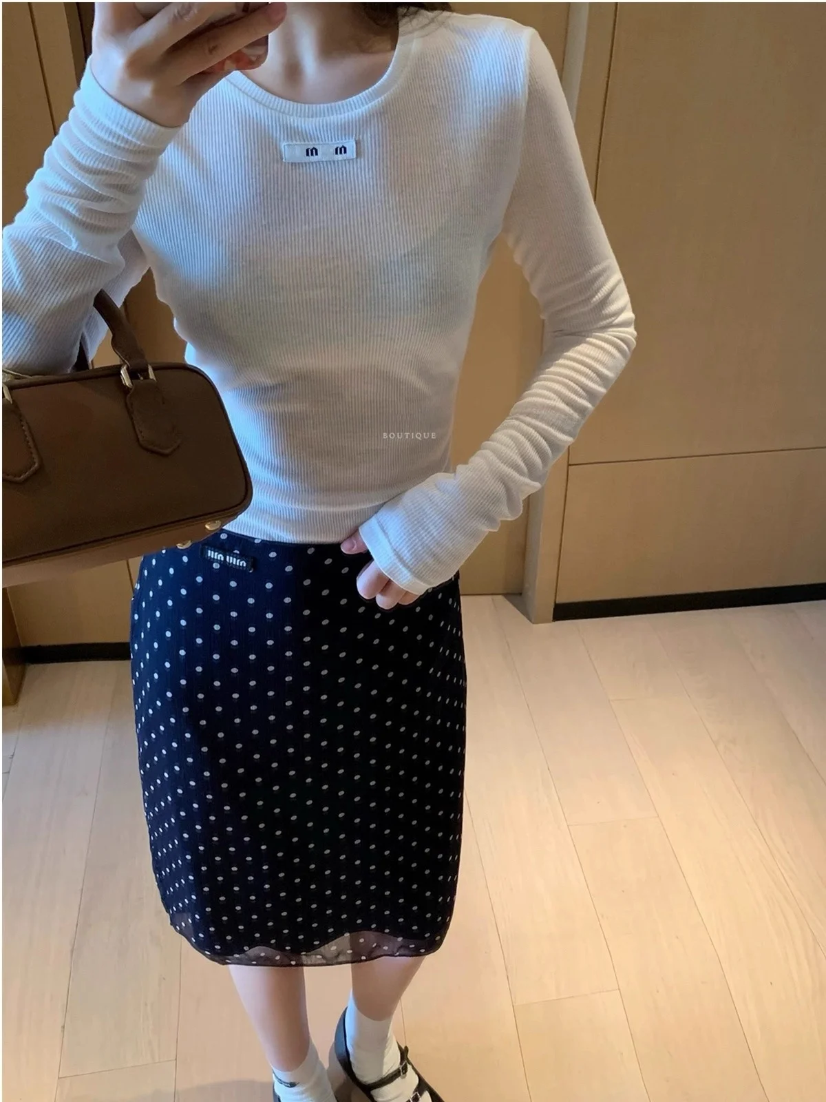 Winks Boutique Pure Desire Thin Long Sve White Base irt Классическая хлопковая женская футболка с красивой текстурой на осень и...
Winks Boutique Pure Desire Thin Long Sve White Base irt Классическая хлопковая женская футболка с красивой текстурой на осень и...