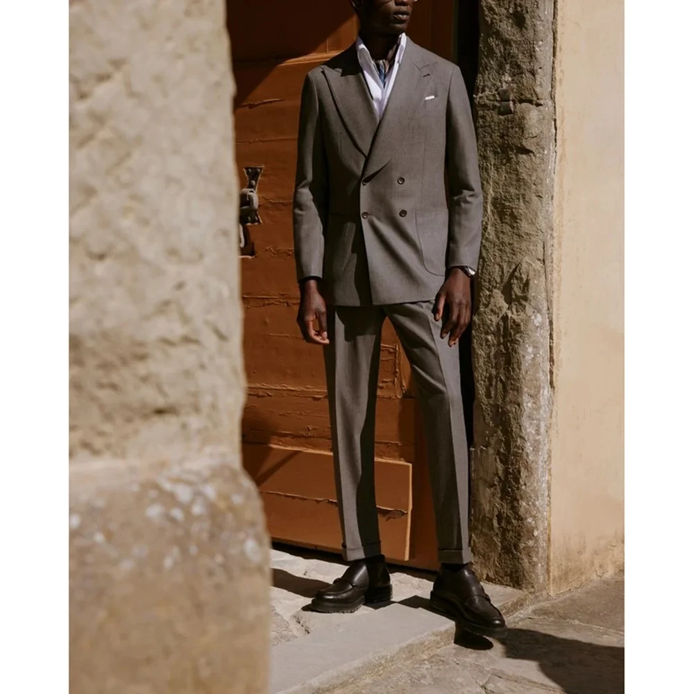 Double Breasted Grey Men Suits 2 Pieces Jacket+Pants Custom Patch Pocket Male Outfits Banquest Formal Wedding Party Dress Suit
Double Breasted Grey Men Suits 2 Pieces Jacket+Pants Custom Patch Pocket Male Outfits Banquest Formal Wedding Party Dress Suit