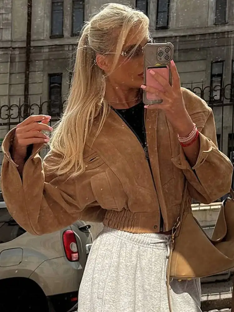 Fashion Short Brown Suede Jacket Women Chic Lapel Long Sleeve Pocket Zipper Cropped Coat Autumn Lady Highstreet Commute Outwear
Fashion Short Brown Suede Jacket Women Chic Lapel Long Sleeve Pocket Zipper Cropped Coat Autumn Lady Highstreet Commute Outwear