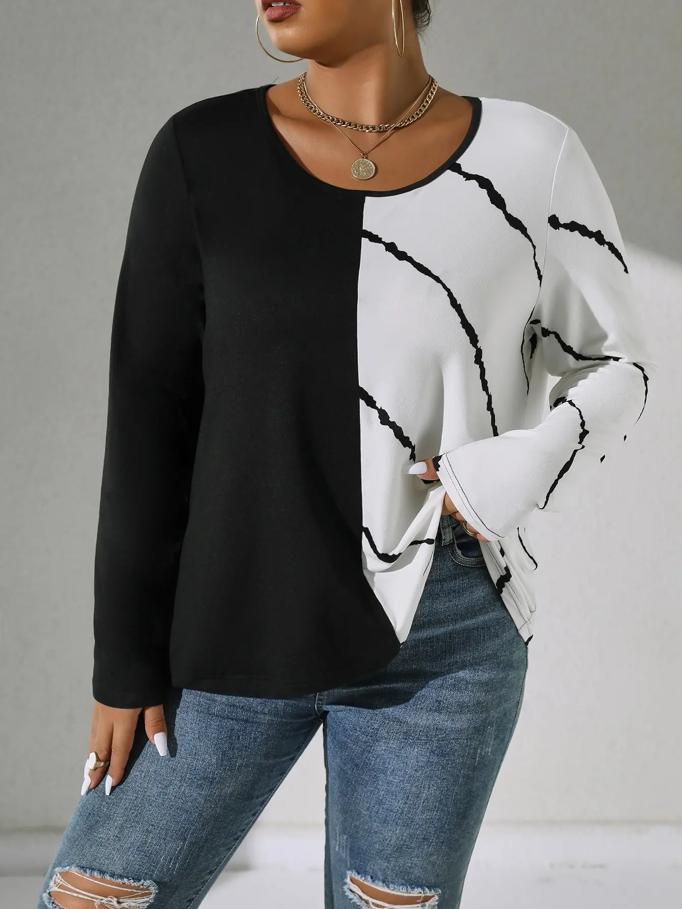 Women's Plus Size Black & White Color Block Long Sleeve Top, Fall Crew Neck Loose Casual T-Shirt
Women's Plus Size Black & White Color Block Long Sleeve Top, Fall Crew Neck Loose Casual T-Shirt