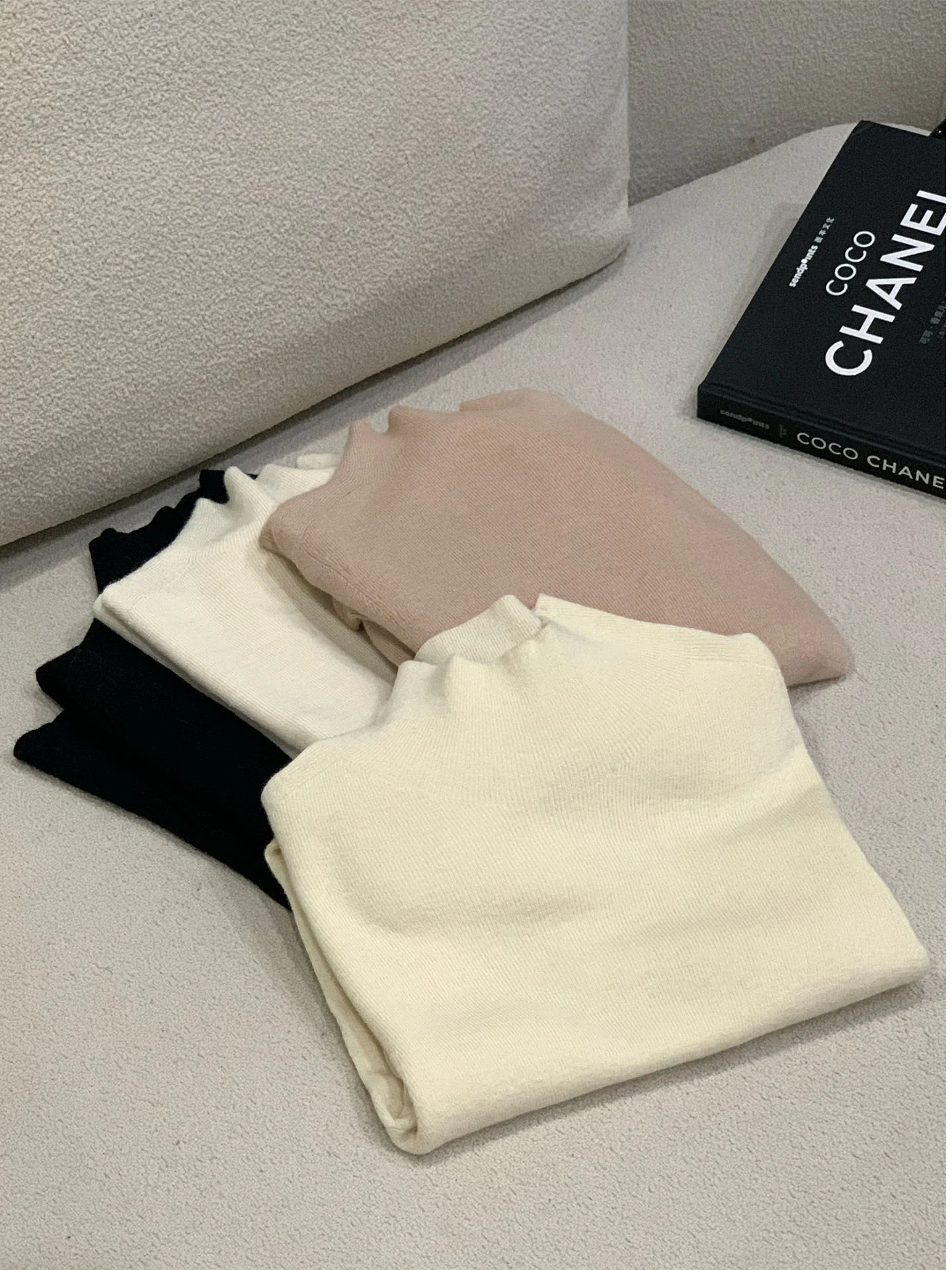 Женская приталенная шерстяная вязаная кофта с длинным рукавом и высоким воротником, весенняя, для ношения под одеждой, простой повседневный стиль
Женская приталенная шерстяная вязаная кофта с длинным рукавом и высоким воротником, весенняя, для ношения под одеждой, простой повседневный стиль