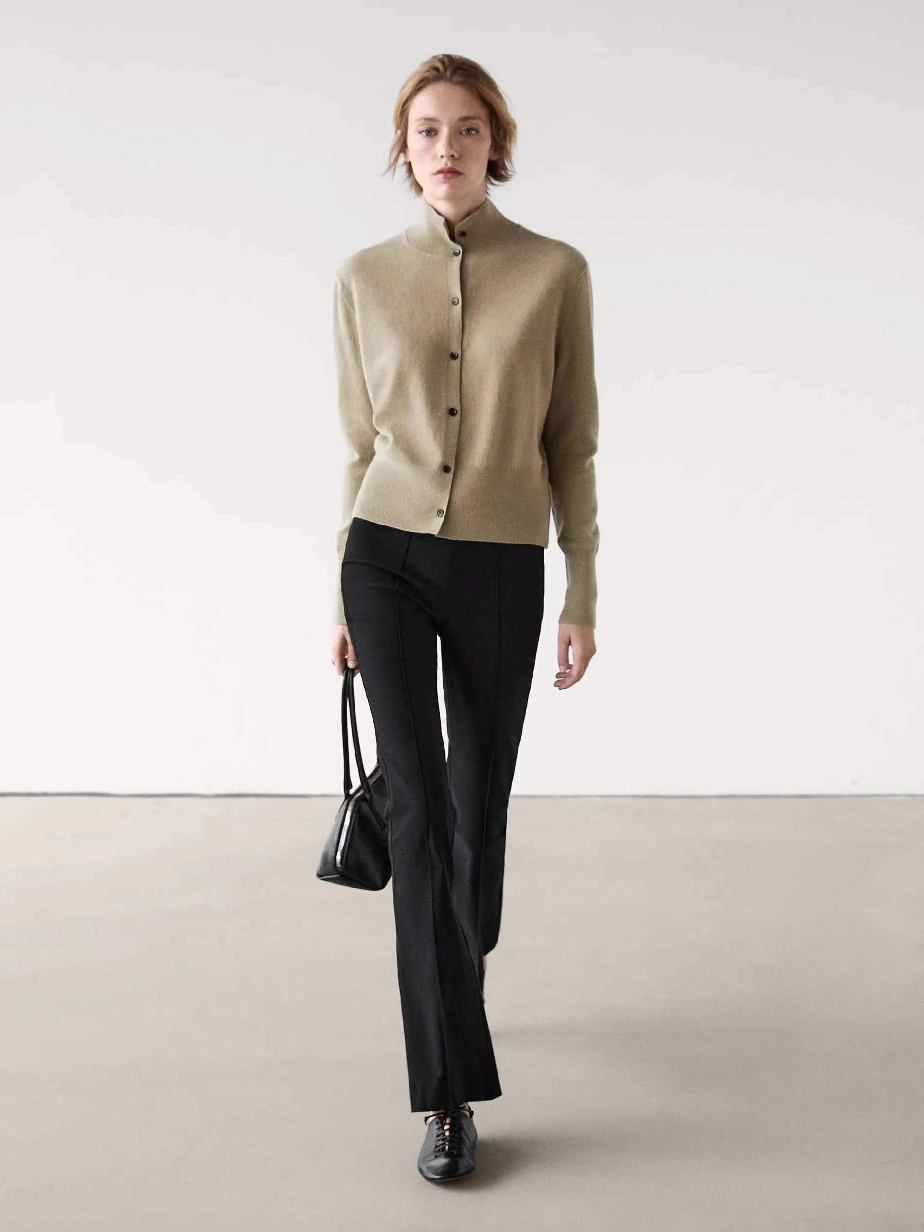 Ethereal MD 2025 massidutti spring new style of Minimalist commuter slim high-neck long-sleeved knit cardigan
Ethereal MD 2025 massidutti spring new style of Minimalist commuter slim high-neck long-sleeved knit cardigan