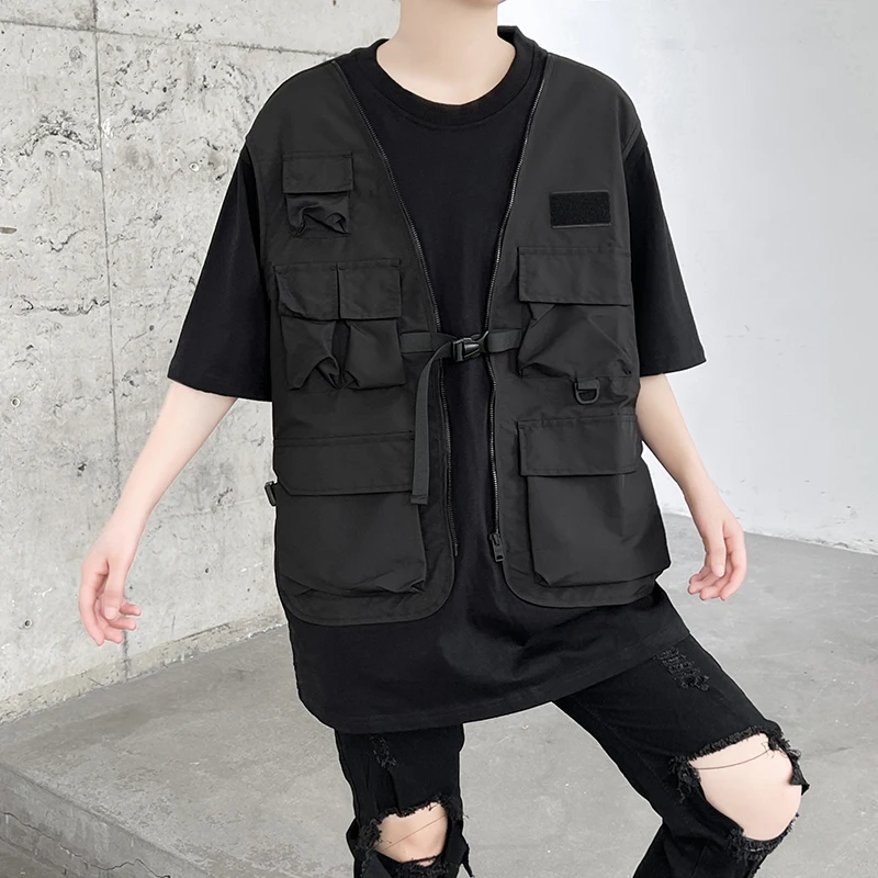 Свободная летняя мужская футболка с коротким рукавом, в стиле пэчворк, с множеством карманов, функциональная, в национальном стиле, молодежная, популярная.
Свободная летняя мужская футболка с коротким рукавом, в стиле пэчворк, с множеством карманов, функциональная, в национальном стиле, молодежная, популярная.