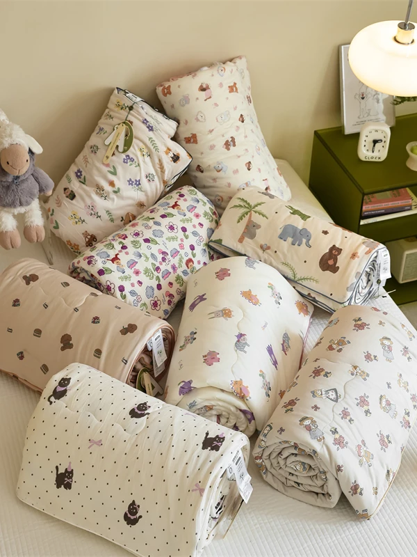 Summer Knitted Cool Feeling Silk Soybean Fiber Air Conditioner Quilt Children's Cute Soft Dormi Waable Polyester Fiber
Summer Knitted Cool Feeling Silk Soybean Fiber Air Conditioner Quilt Children's Cute Soft Dormi Waable Polyester Fiber
